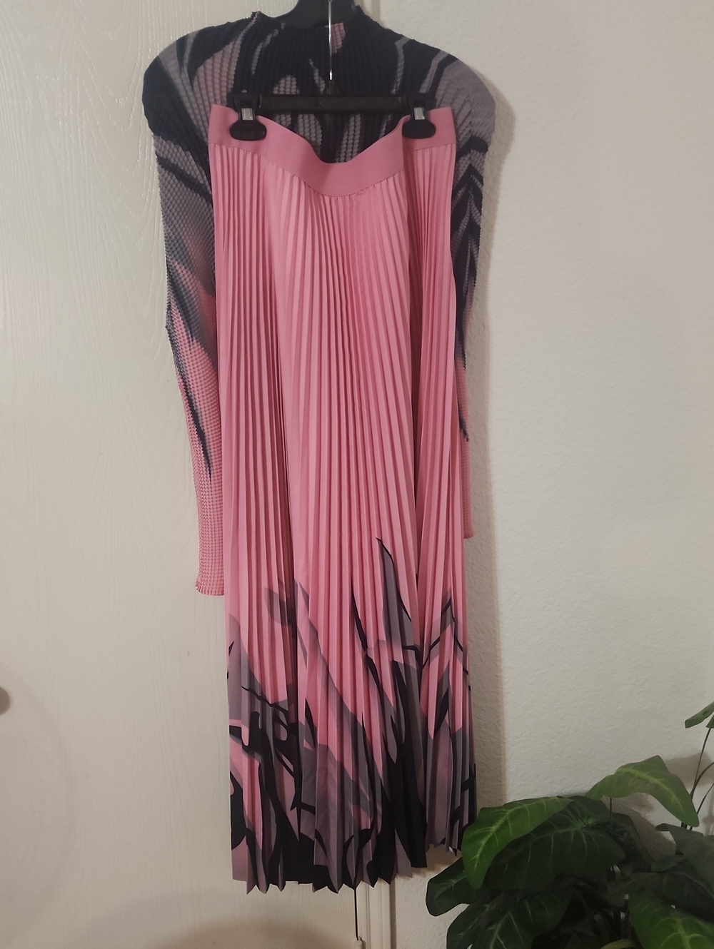 Elegant Pink Pleated Maxi Skirt Set with Dark Ombre Hem